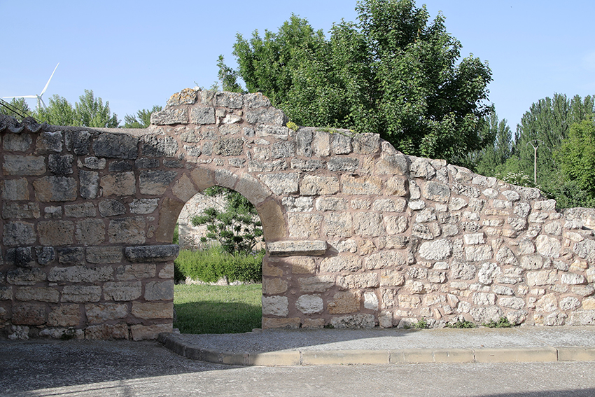 Arco-resto-del-antiguo-cementerio