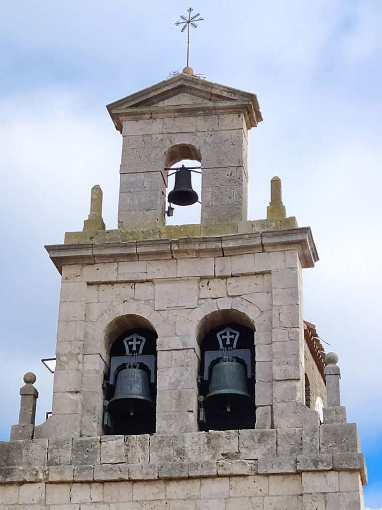Detalle-de-la-espadana-de-la-iglesia
