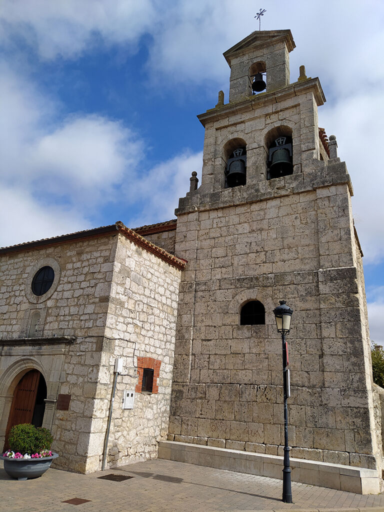 Detalle-de-la-fachada-principal-del-templo