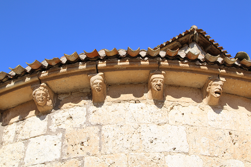 Detalle-del-abside-del-templo-1