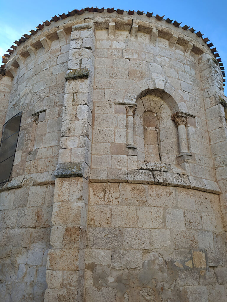 Detalle-del-abside-del-templo
