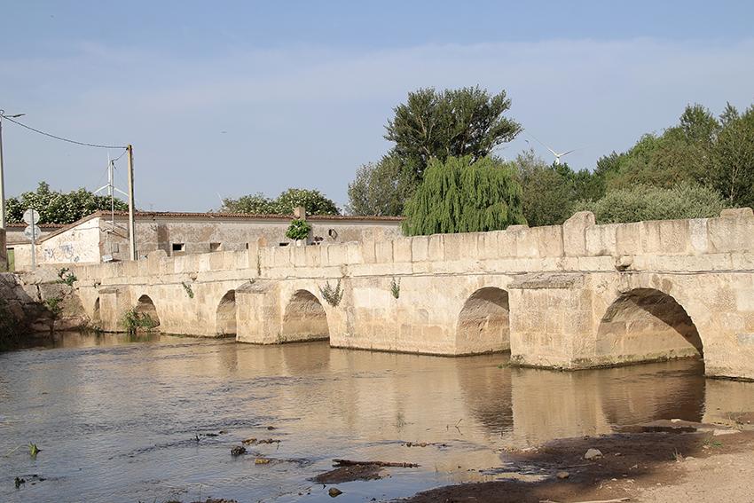 El-puente-cuenta-esta-formado-por-siete-ojos