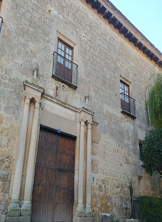 Portada-del-Palacio-Arzobispal