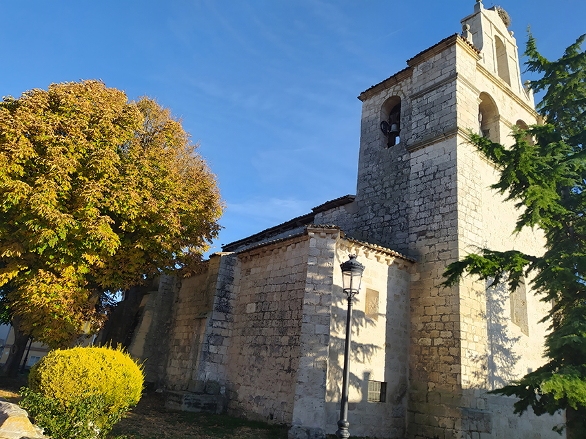 Torre-y-lateral-de-la-iglesia-de-Santa-Maria-la-Mayor