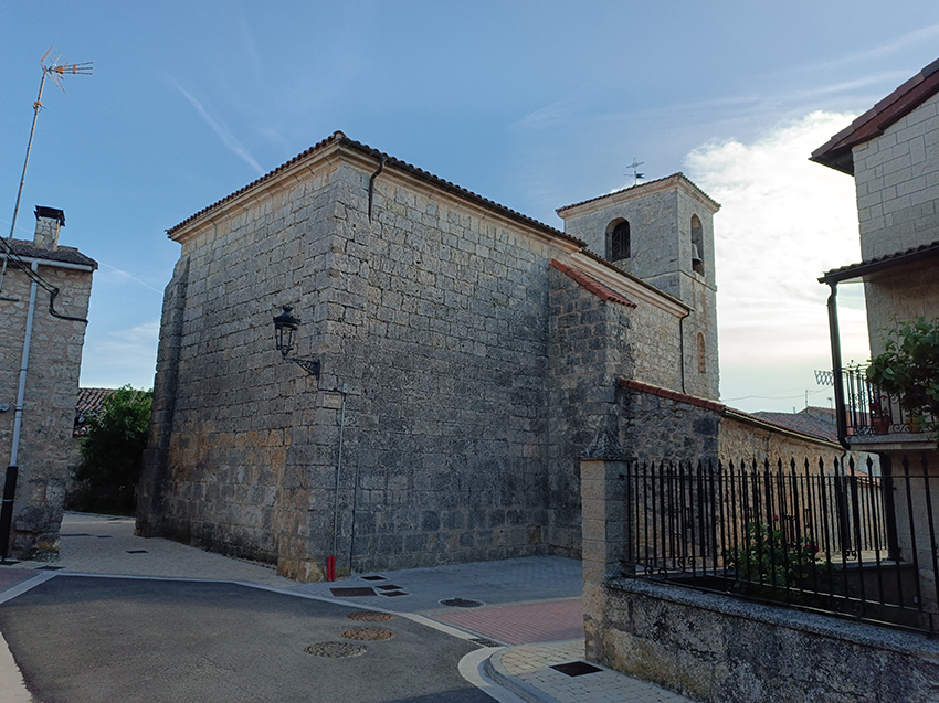 Vista-del-abside-rectangular-de-la-iglesia